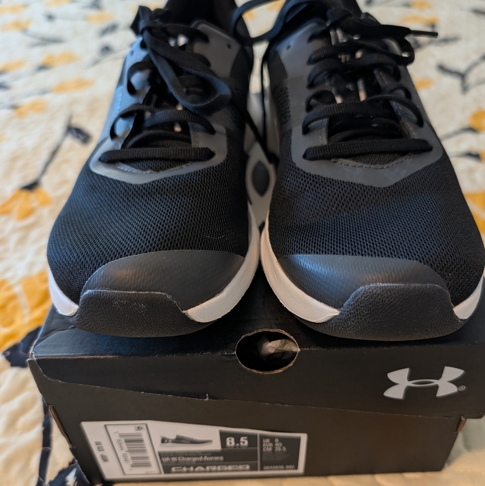 NW Box Under Armour UA W Charged Aurora BLK/WHT SZ 8.5